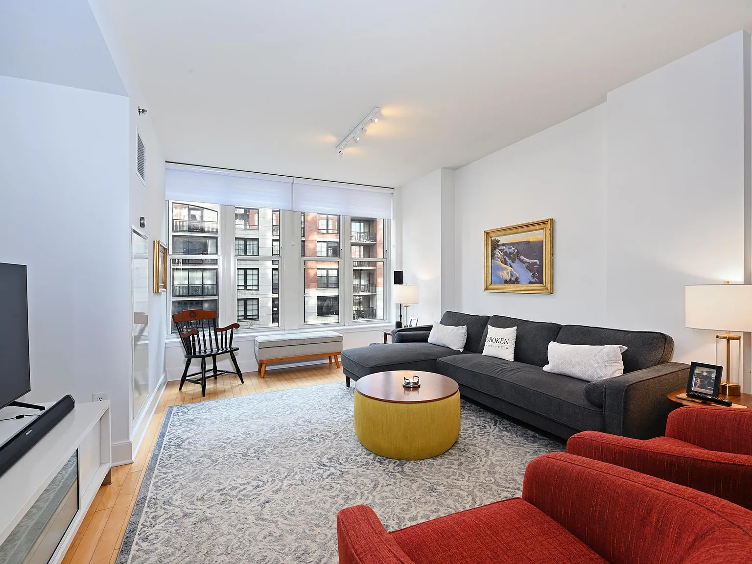 2 bed, 1.5 bath, 1133 sqft, $6,000 — Photo 2
