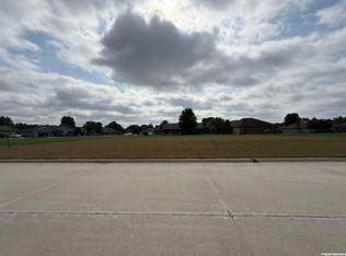 245 Sumac Rd, Mason City, IA 50401