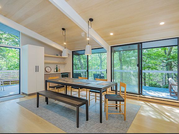 3rd image of 18 Dogwood St