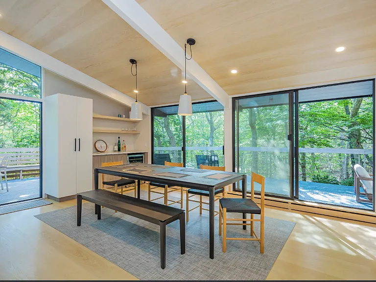 18 Dogwood St — Photo 3