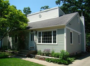 38 Honeysuckle Ln, Crystal Lake, IL 60014