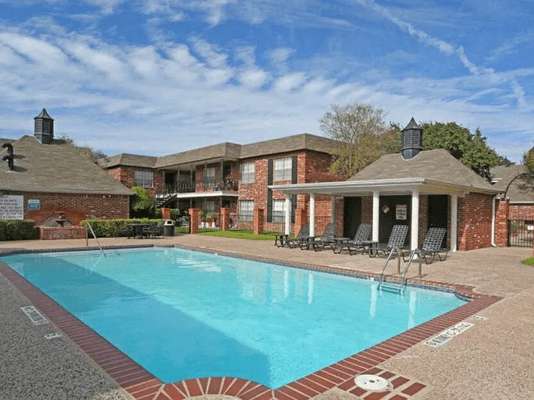 Towne Oaks II — Photo 2