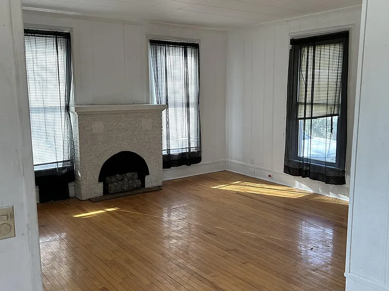 502 Amherst Ave — Photo 1