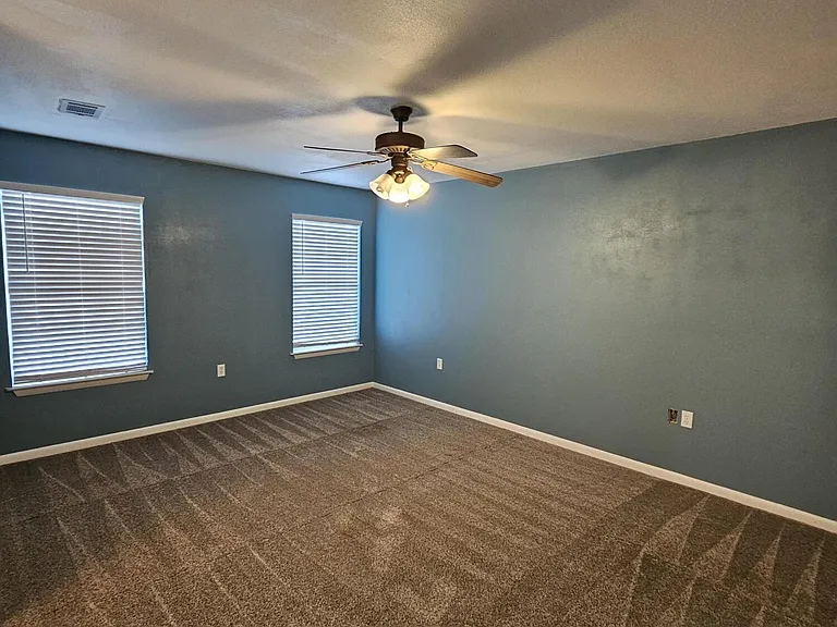 2219 Calle De Cantabria — Photo 21
