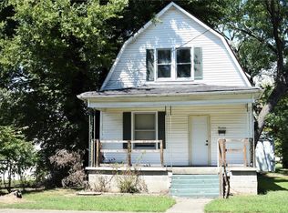 14 E Logan St, Harrisburg, IL 62946