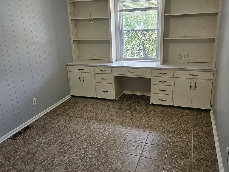 217 Brentwood Dr — Photo 12