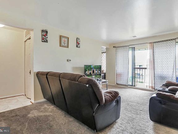 5th image of 1010 Brinker Dr APT 302