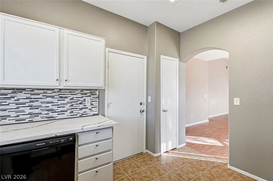 3 bed, 2.0 bath, 1252 sqft, $1,950 — Photo 4