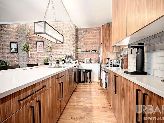 5th image of 300 Bleecker St APT 2B