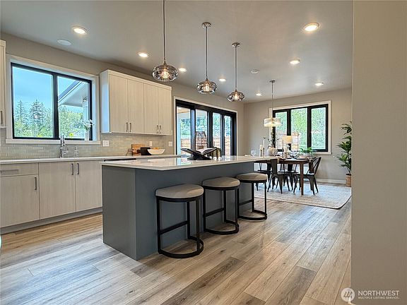 4th image of 4314 Creston Way
