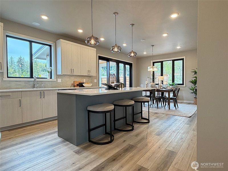4th image of 4314 Creston Way