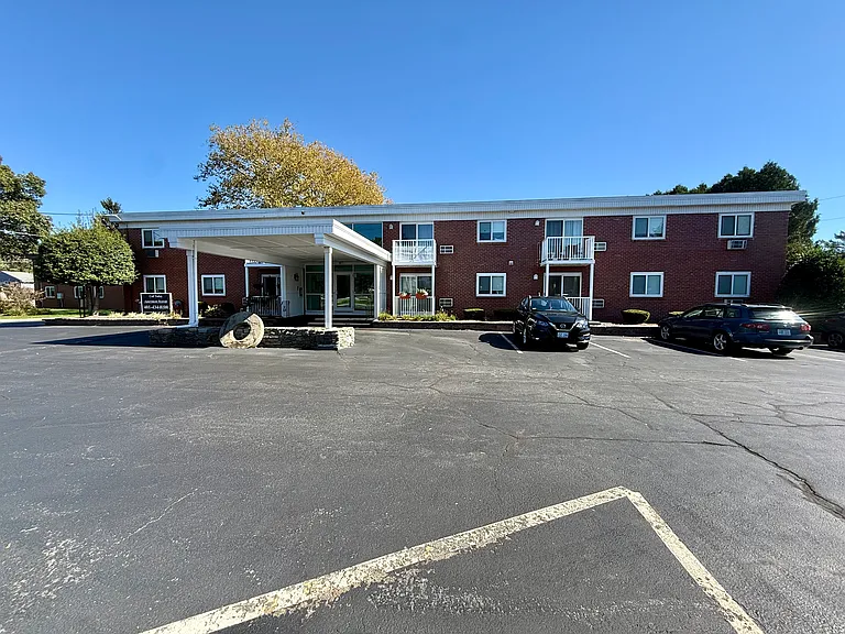 Parkway Cedarhurst Apartments — Photo 13