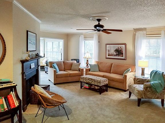 4th image of 104 E Island Square Dr