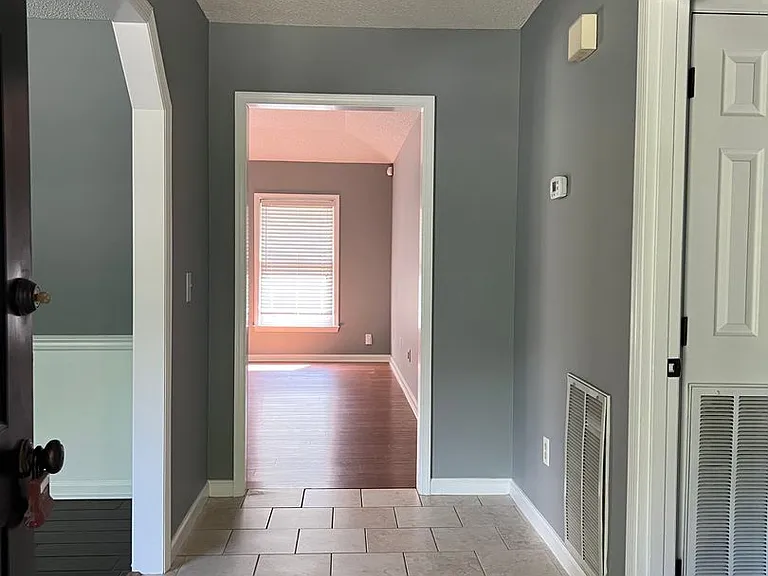 114 Windmere Dr — Photo 5
