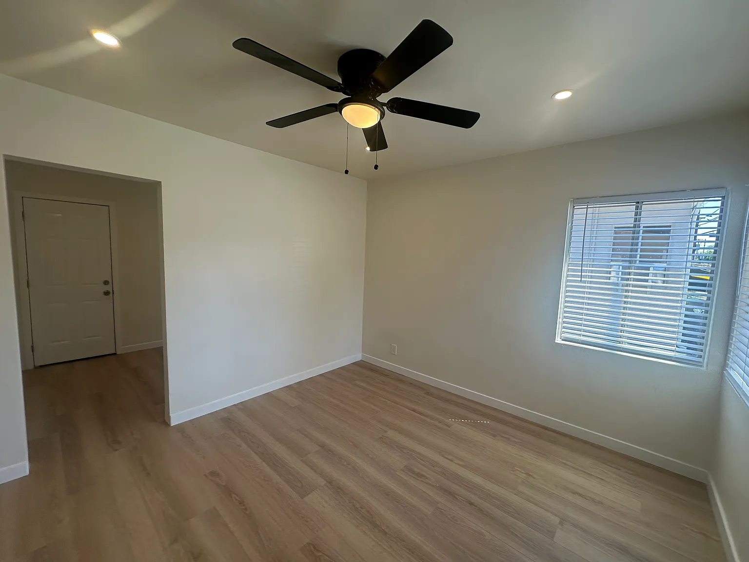 1 bed, 450 sqft, $1,800 — Photo 2