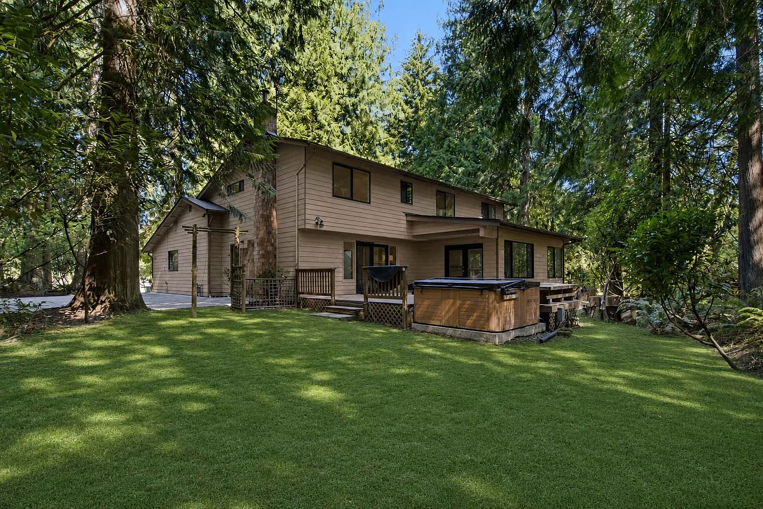 4 bed, 2.5 bath, 2619 sqft, $4,300 — Photo 3