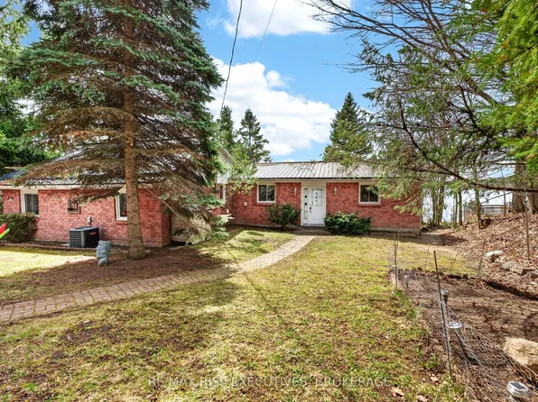 3481 Buck Point Rd, South Frontenac, ON K0H 1X0