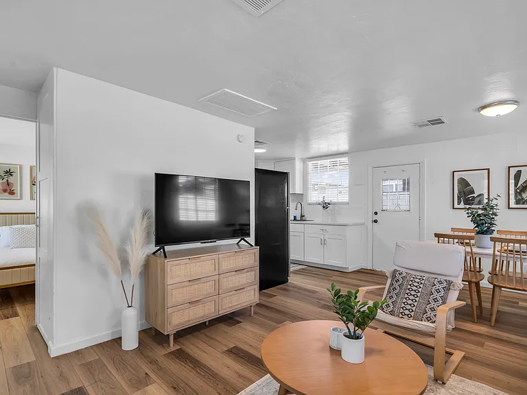 1627 N Bryant Ave #B — Photo 3