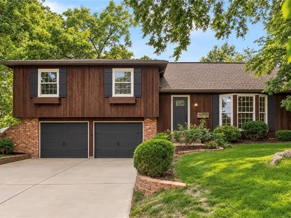 10006 Linden St, Overland Park, KS 66207