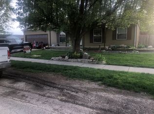 909 Goldenview Dr, Champaign, IL 61821