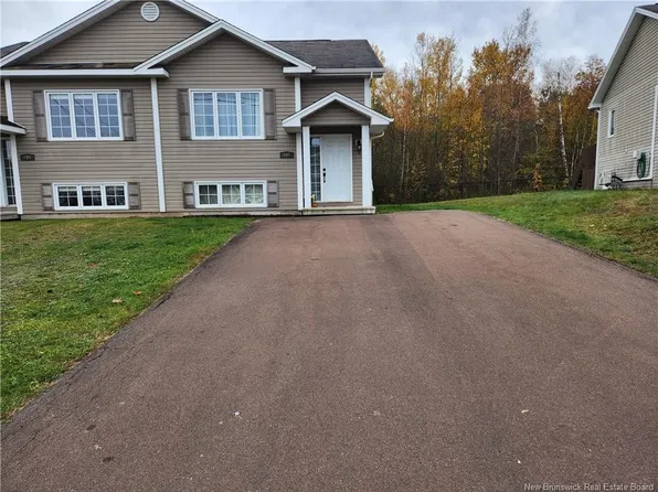 897 Bernard St, Dieppe, NB E1A 4A6