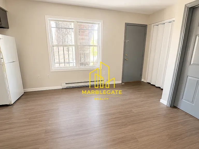 348 S 6th St #22A — Photo 3