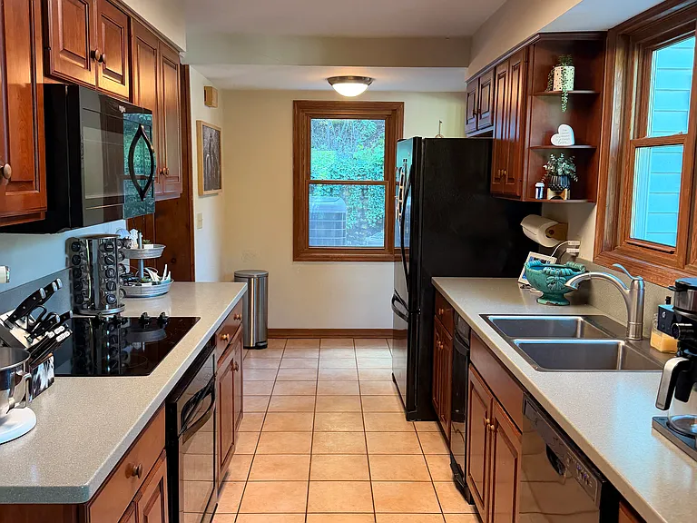 1406 Pond Rd — Photo 11
