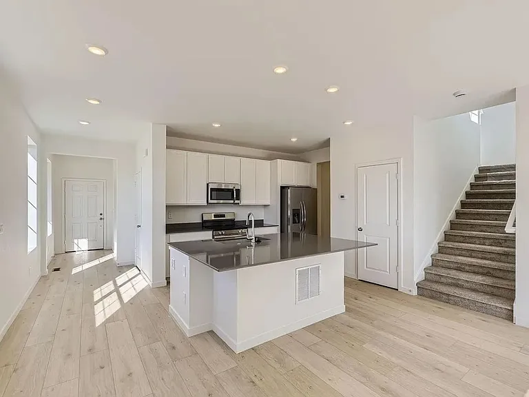 8982 Wintertide Ct — Photo 6