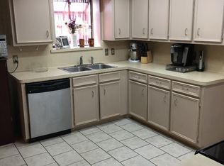 9290 Meadowbend Dr, Beaumont, TX 77706