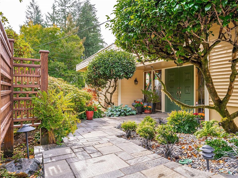 1st image of 3905 Lakehills Dr SE