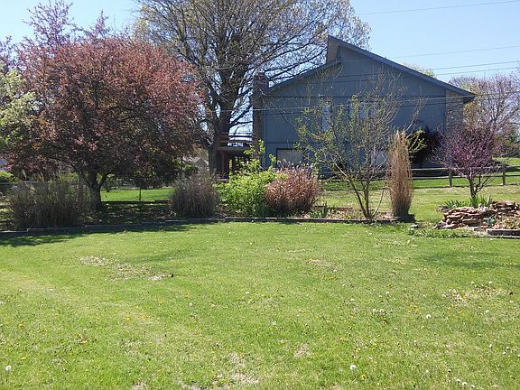 3rd image of 3577 E Eastwood Blvd