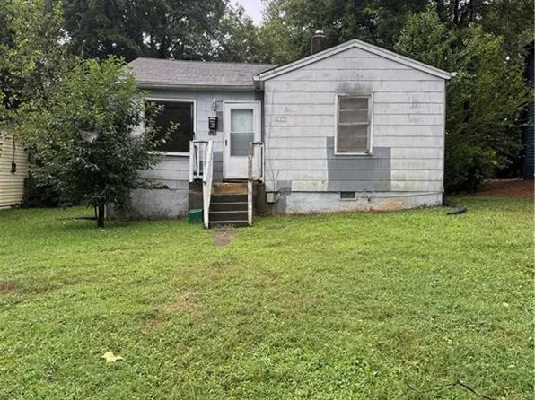 1632 Ashley School Cir, Winston Salem, NC 27105