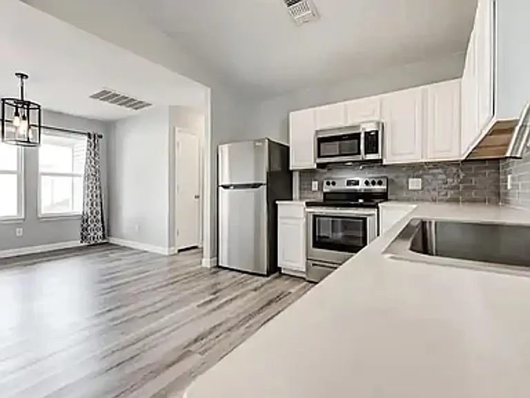 18637 Piedra Dr — Photo 5