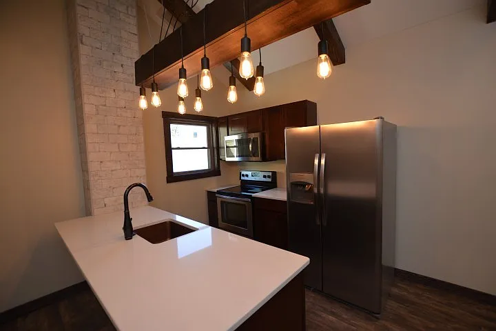 416 E 4th St — Photo 22
