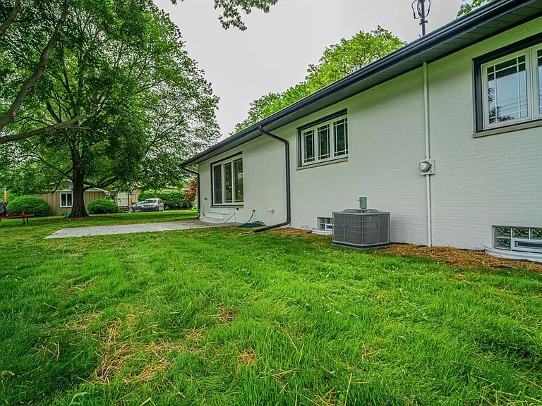 1411 Kraft Dr — Photo 5