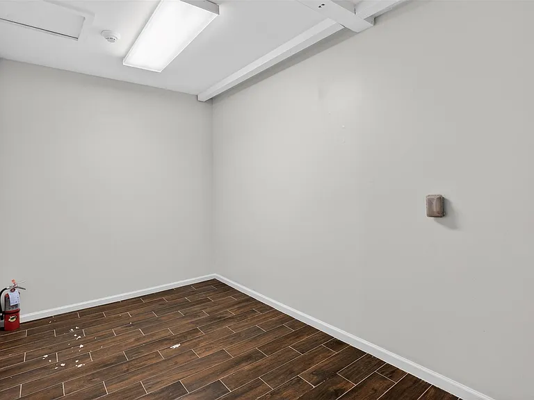 5109 E 5th St — Photo 11