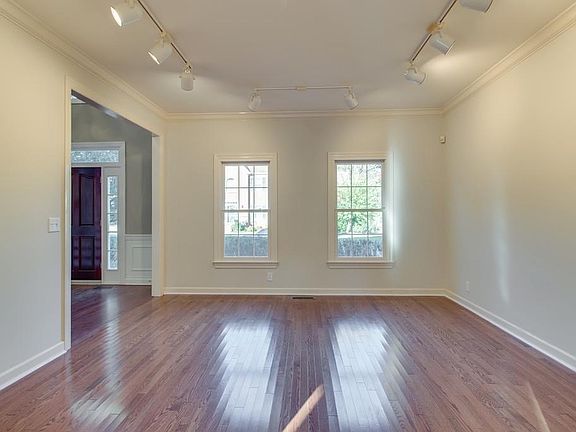 4th image of 301 Chippewa Cir