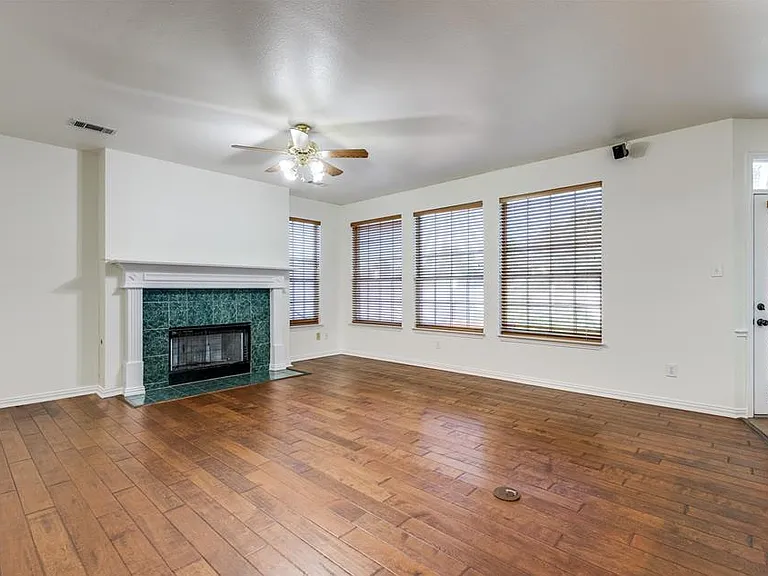 8924 High Meadows Dr — Photo 2