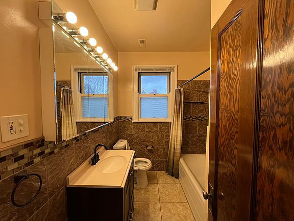 4th image of 3115 Woodsfield St #2