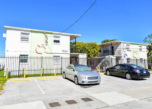 1335 NW 60th St #1 Photo 1