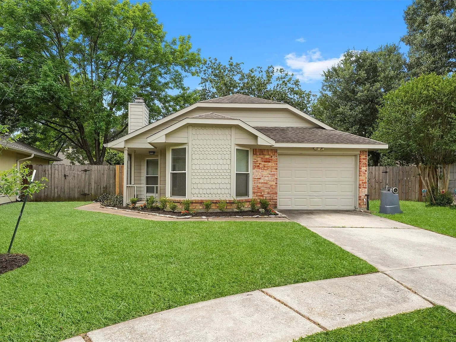 3 bed, 1.5 bath, 1129 sqft, $1,650 — Photo 1