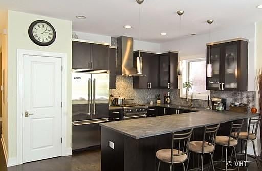 3rd image of 822 W Buckingham Pl #3
