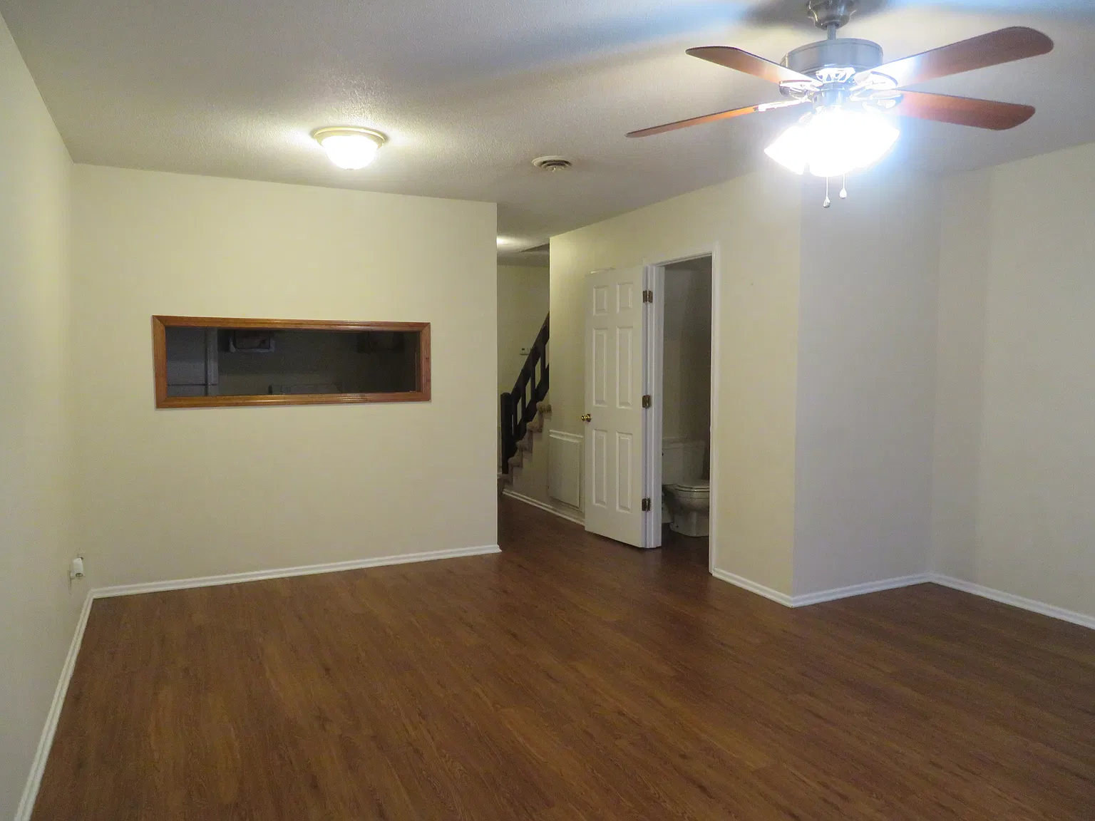 2 bed, 1.5 bath, 1000 sqft, $975 — Photo 2