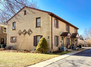 408 N Kennicott Ave, Arlington Heights, IL 60005