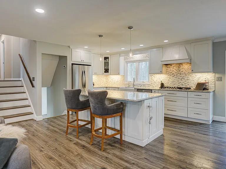 81 George Ave — Photo 8