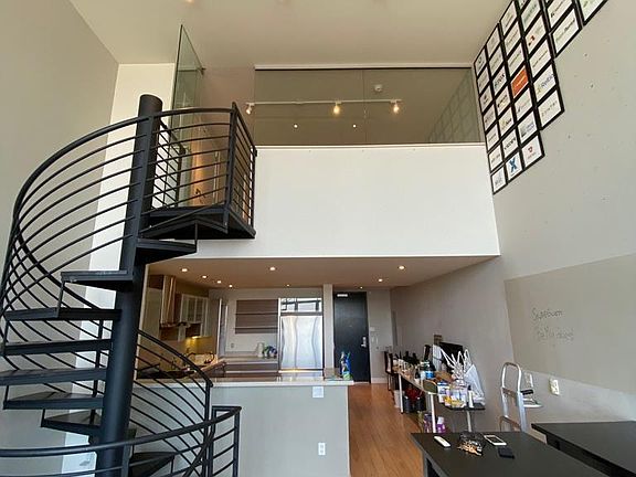 3rd image of 190 King St Penthouse 5