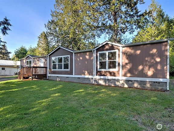 3rd image of 221 SE Fuchsia Avenue