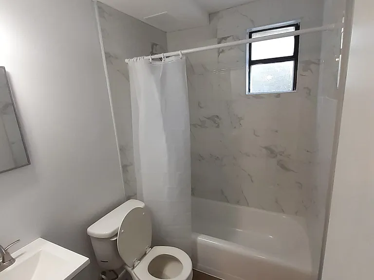 610 W 18th St #2 — Photo 3