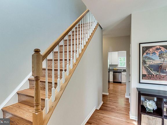 5th image of 9 Woodmont Ct