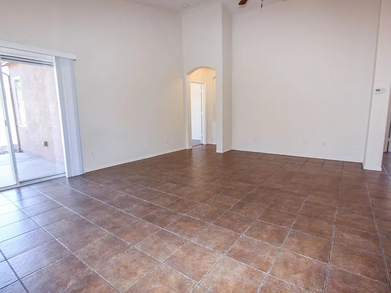 7905 N Music Mountain Ln — Photo 3